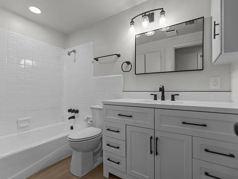515 W Houston St — Photo 10