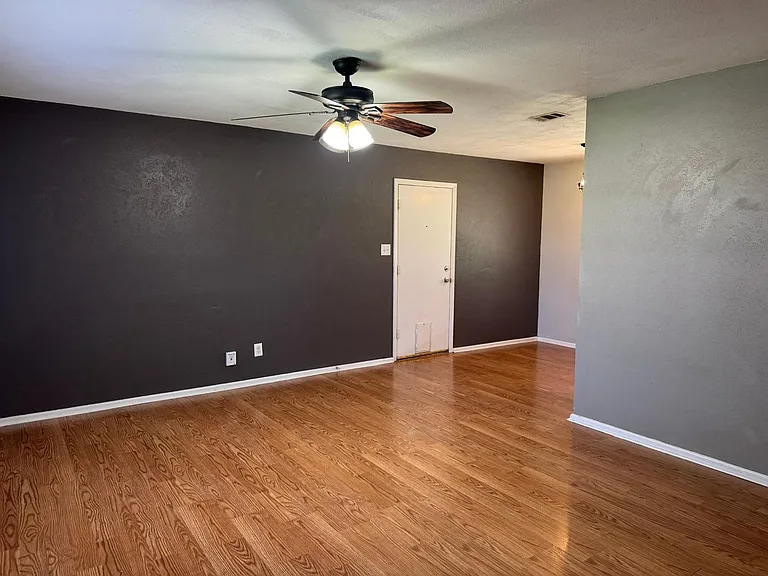 801 Park Plaza Dr — Photo 5