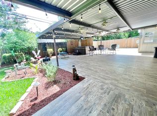 8009 Dellanera Dr, Hitchcock, TX 77563