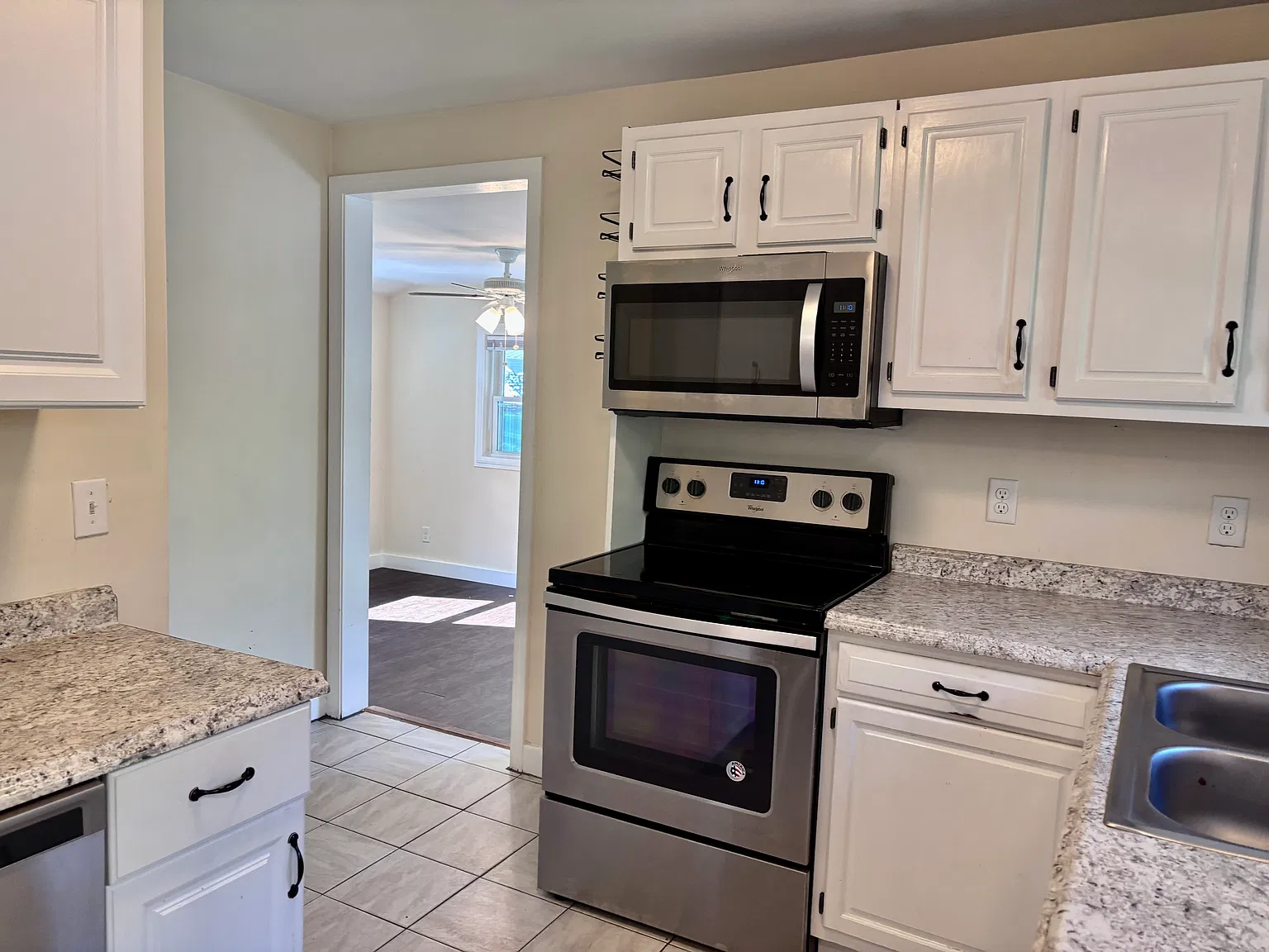 2 bed, 940 sqft, $2,500 — Photo 4
