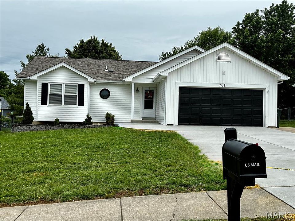 1st image of 701 Ballantrae Dr