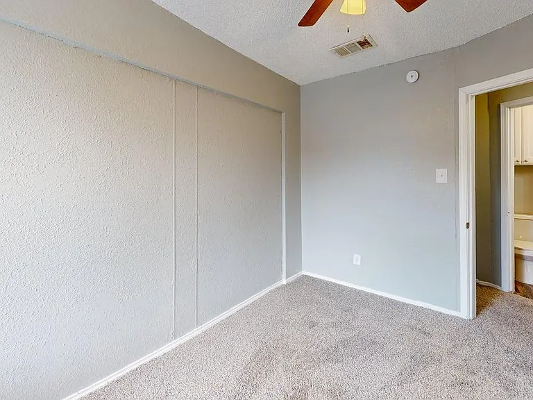 Davis Square Apartments — Photo 30