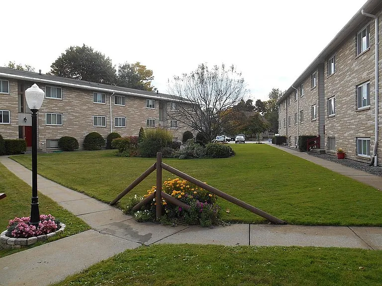 1640 Genesee St #E6 — Photo 1