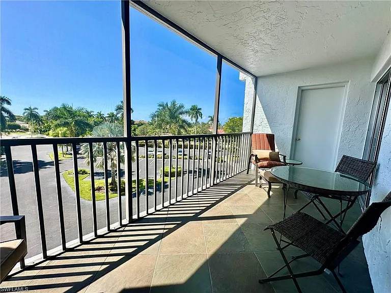 555 Park Shore Dr #B-403 — Photo 34