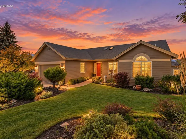 954 Yosemite Falls Dr, Redmond, OR 97756