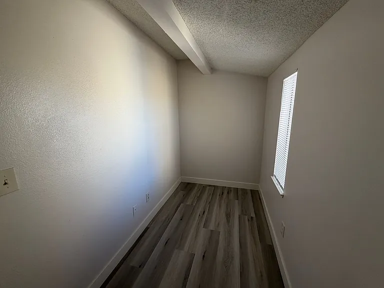 1215 Mews Ln — Photo 20