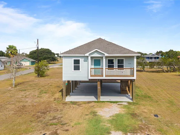 638 Swallow Dr, Palacios, TX 77465