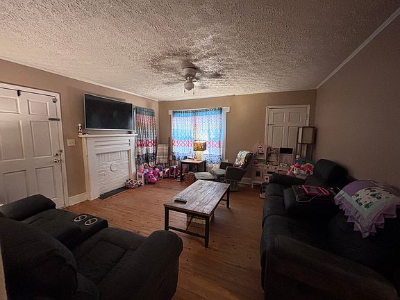 5th image of 222 Fite St