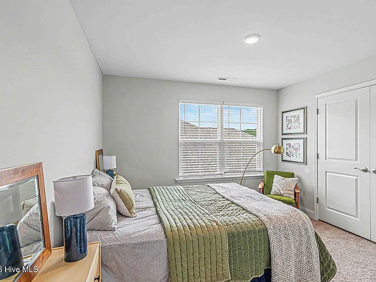 702 Greenwich Pl — Photo 37