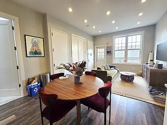 Rented by Voro Purple LLC | media 21