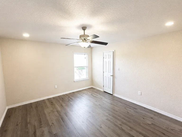 1018 Zora Dr #B — Photo 12