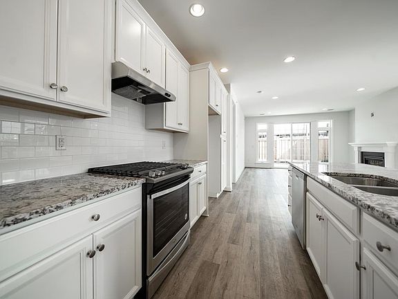4th image of 415 Roebling Ct