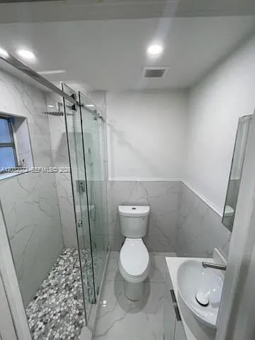 1010 SW 84th Ave #2 — Photo 6