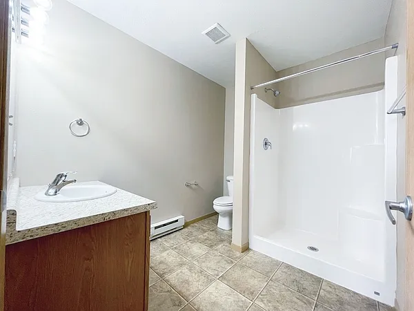 Burlington Apartments En Suite Bath