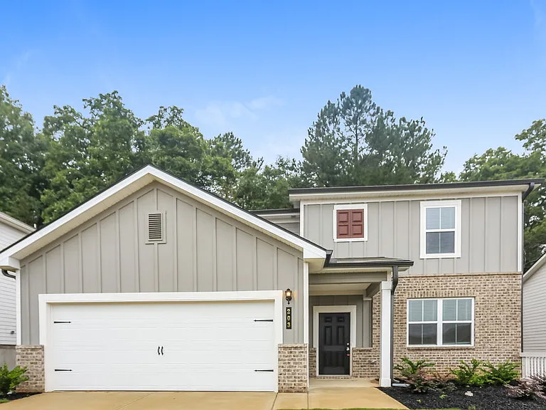 203 Hamilton Pointe Dr — Photo 1