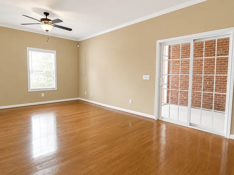 899 Magnolia Ct — Photo 5