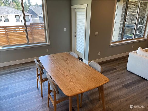 4th image of 12817 189th Avenue E