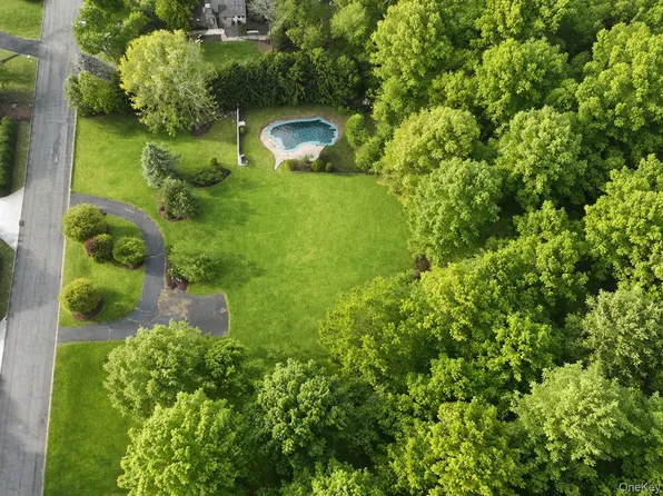 17 Briarwood Lane, Suffern, NY 10901