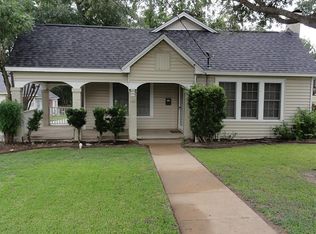127 E Luhn St, Bellville, TX 77418