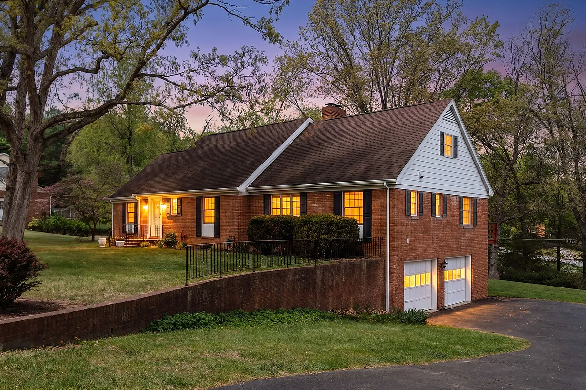 Building Photo - 504 Woodmont Dr