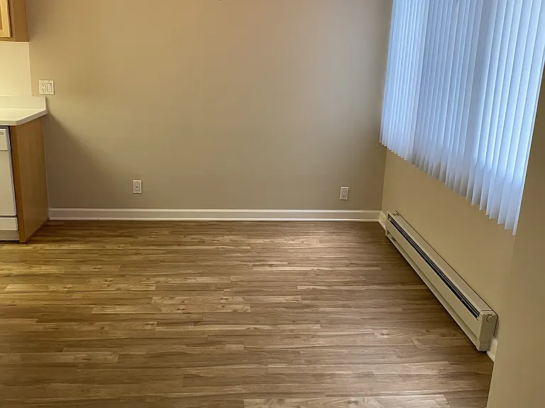 Burlingame Towers — Photo 16