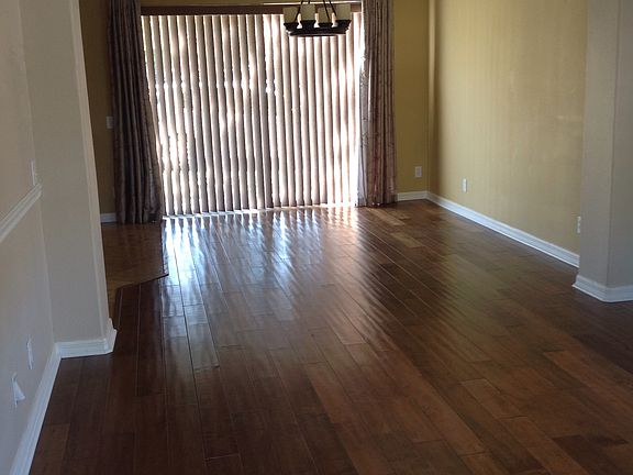 Living room/dining area
