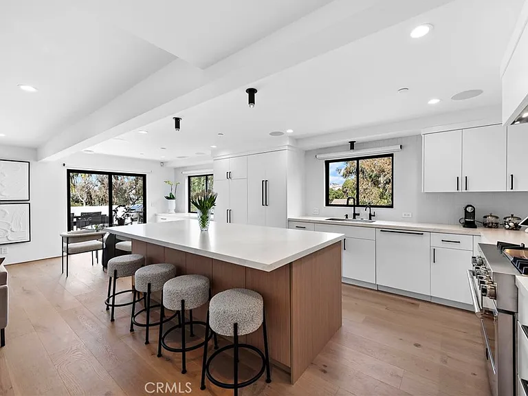 322 1/2 Iris Ave — Photo 17
