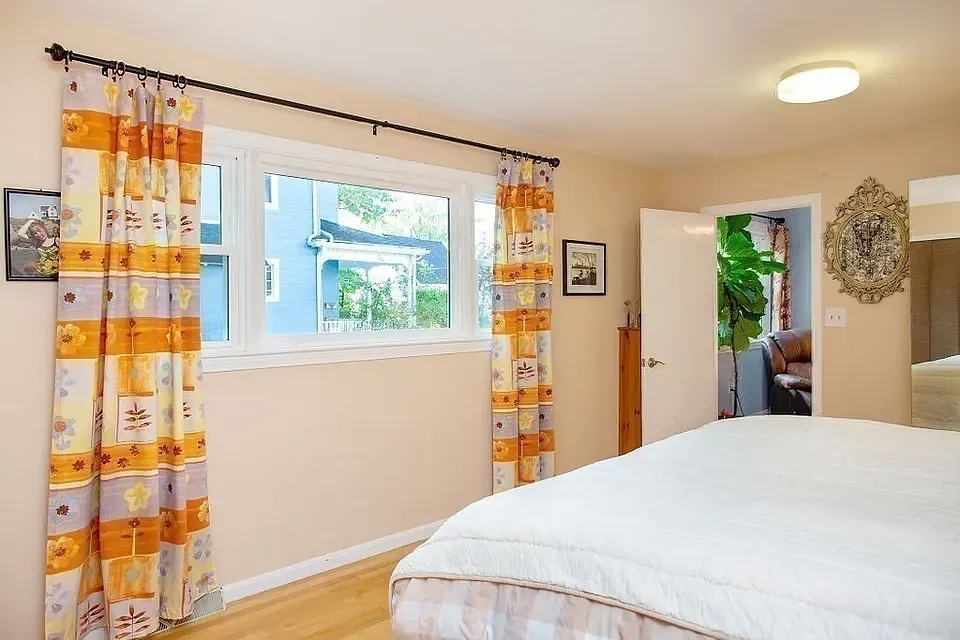 Building Photo - 31 Rowe St #1
