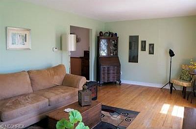 4th image of 725 Deepwood Dr
