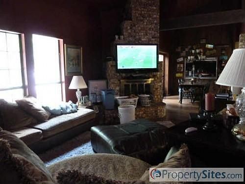 3rd image of 3438 Sunnyview Ln