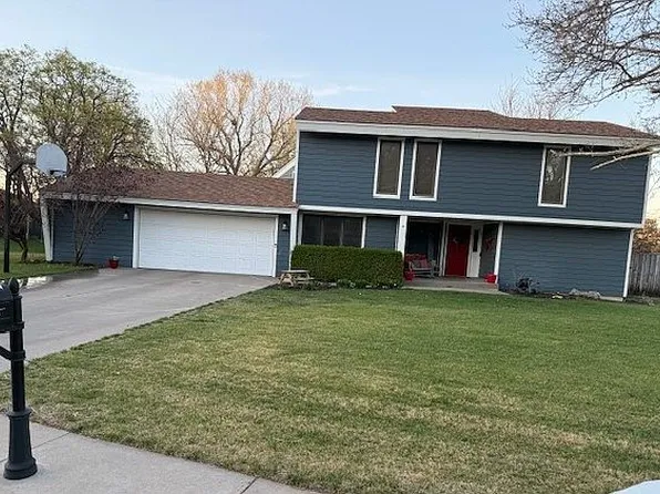 1610 E Crestway Dr, Garden City, KS 67846