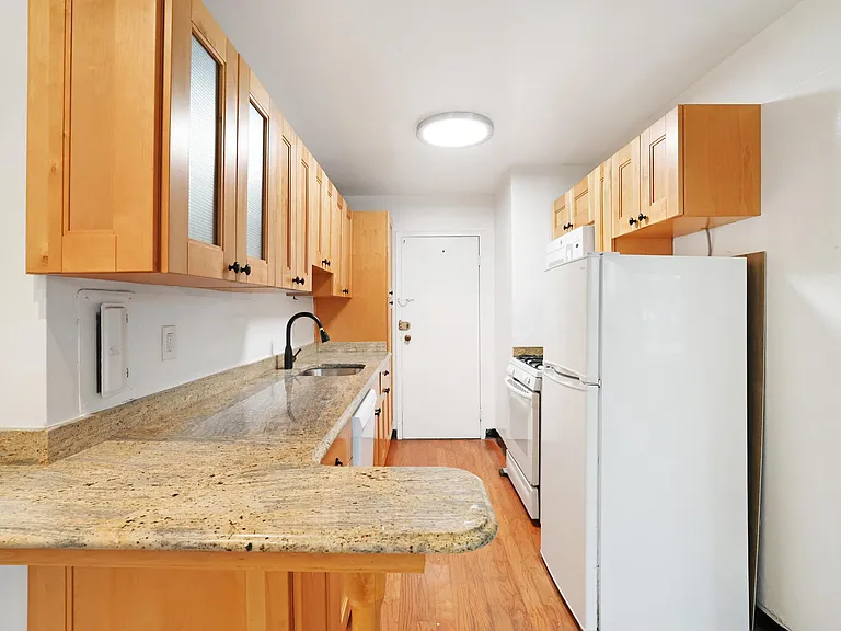 922 24th St NW #204 — Photo 9