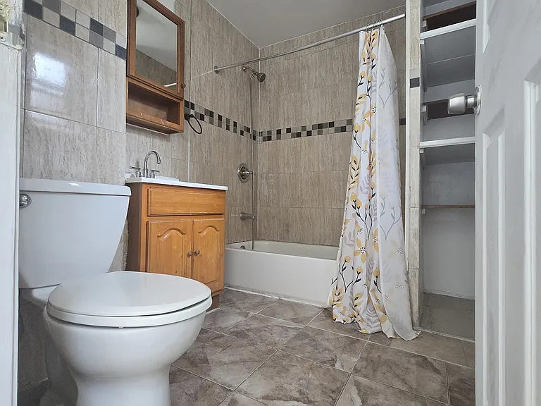 179 E 5th St #1 — Photo 7