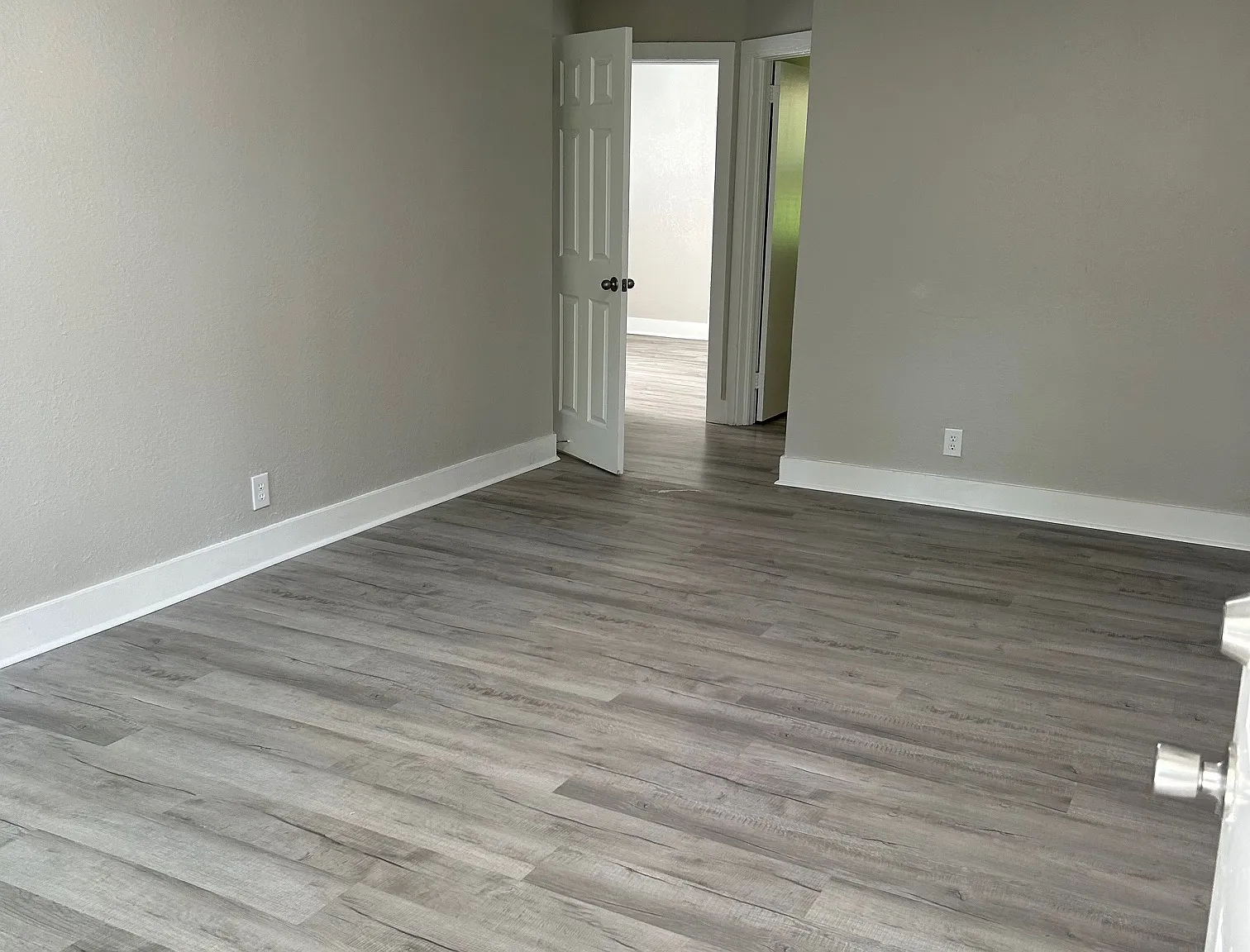 2 bed, 700 sqft, $1,075 — Photo 3