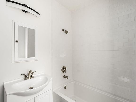 5th image of 409 E Markison Ave