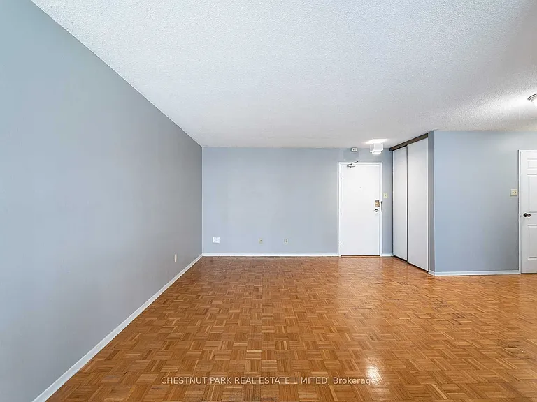 89 McCaul St #622 — Photo 14