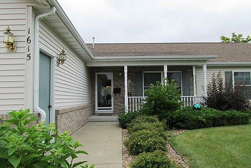 3rd image of 1615 Wedgewood Dr