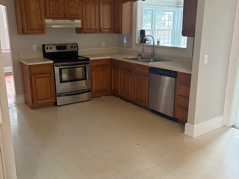 122 W Burkhead St — Photo 5