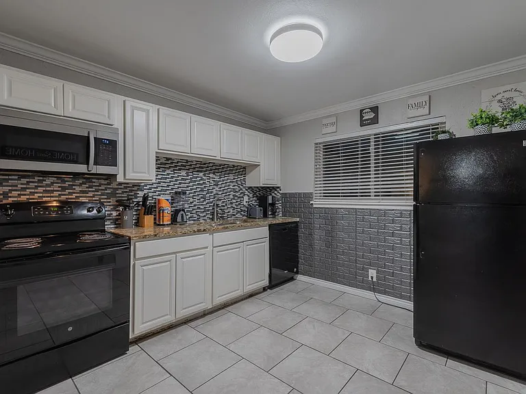 219 Andrews St #7 — Photo 17