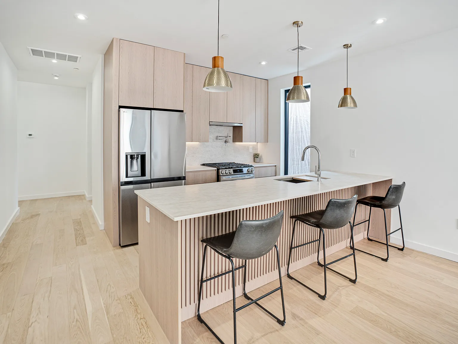 3 bed, 2.5 bath, 1510 sqft, $4,200 — Photo 4