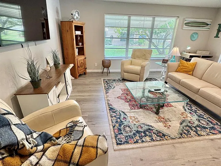 1342 High Point Way #D — Photo 3