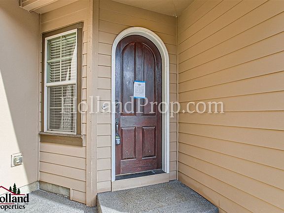 3rd image of 6391 NE Southbrook Ct