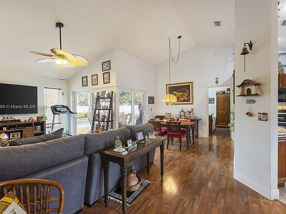 5th image of 480 Greaton Ave