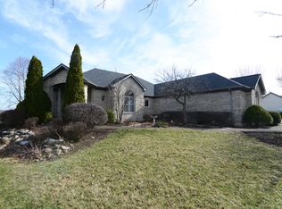 2710 Rolling Oaks Rd, Spring Grove, IL 60081