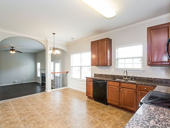 5th image of 409 Mackenzie Noelle Ln