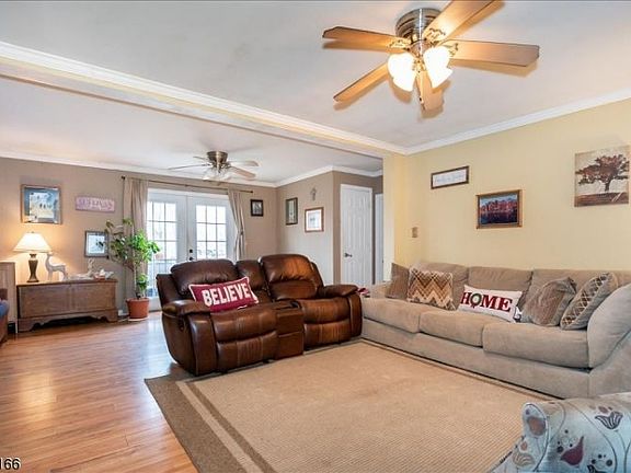 4th image of 47 Lakeview Dr