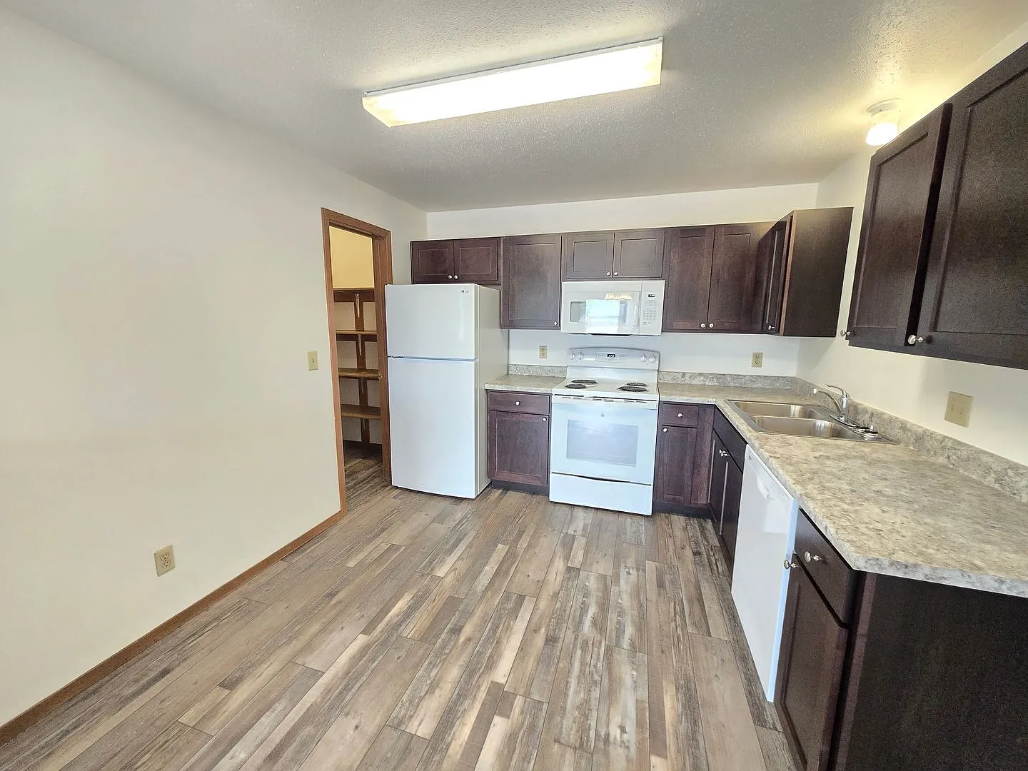 5401 W.56TH (PC3) — Photo 2