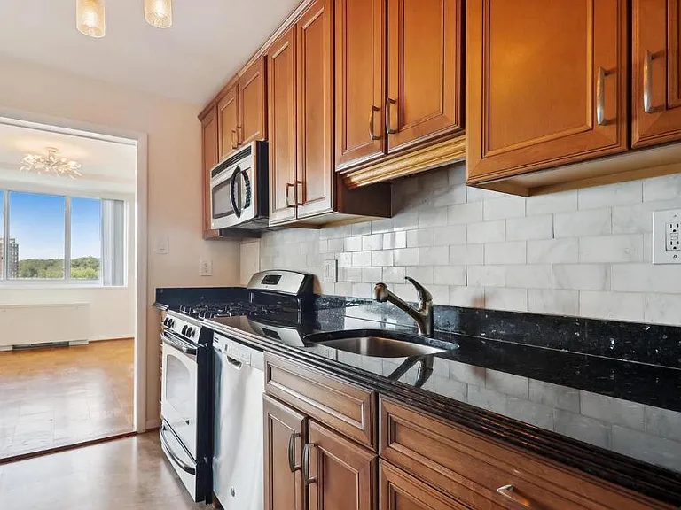 10500 Rockville Pike #1120 — Photo 9