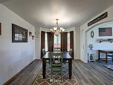 4 bed, 2104 sqft, $3,000 — Photo 4