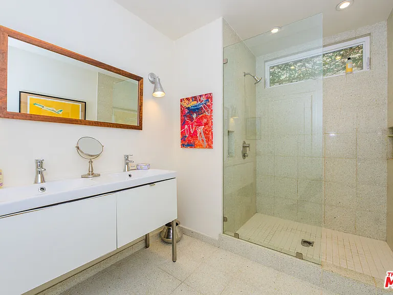 241 Rees St — Photo 22